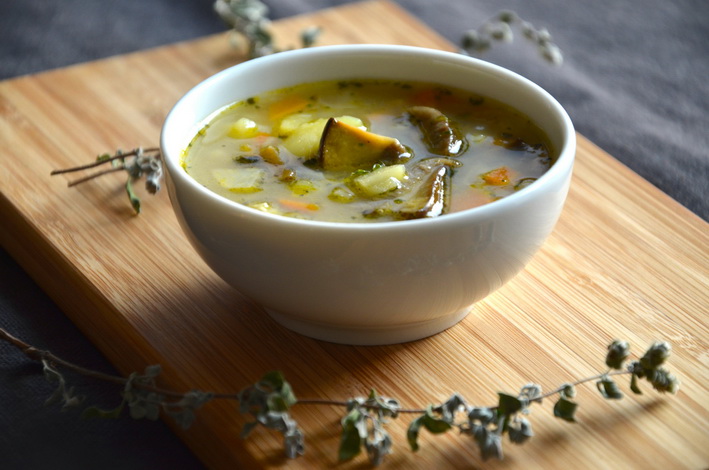 Bramboracka - classic Czech soup with potatoes and mushrooms.