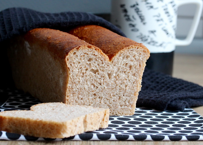 Špaldovo-pšeničný toastový chleba - nakrojený
