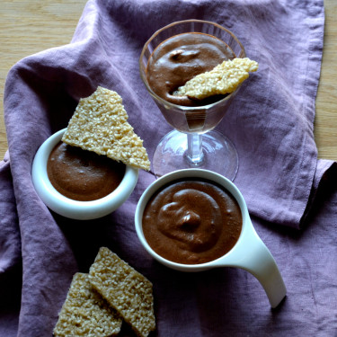 Čokoládová pěna a sezamová placička