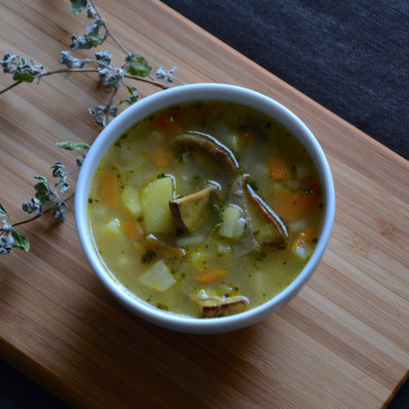 Bramboračka - Tradiční česká polévka brambory a s houbami