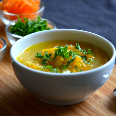 Polévka z červené čočky, mrkve a zázvoru
